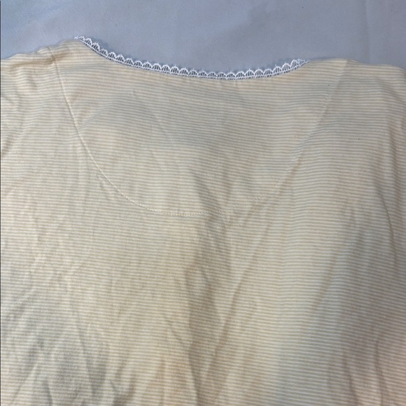 Amanda Stewart 2piece Pajama Set with Floral Accents, Size Medium, Preowned - Picture 10 of 13